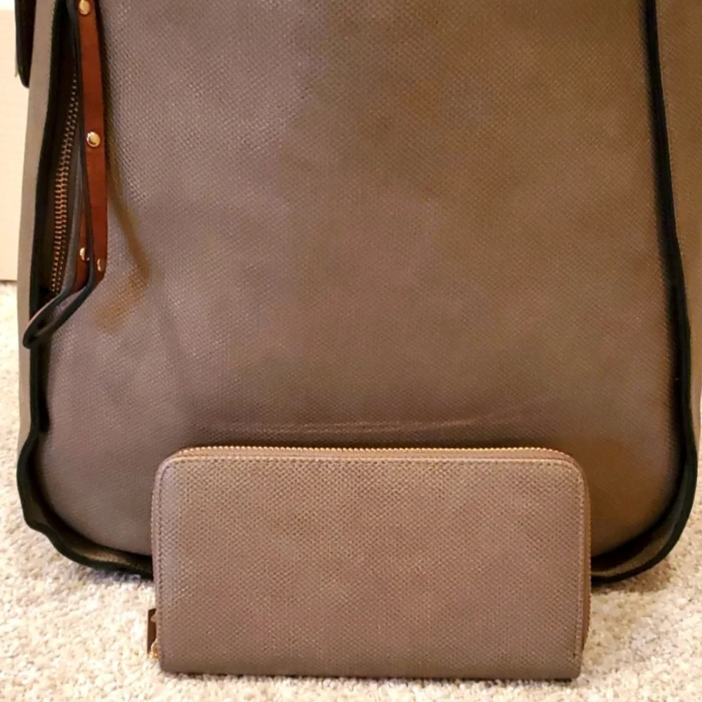 Elegant Tan Shoulder Bag